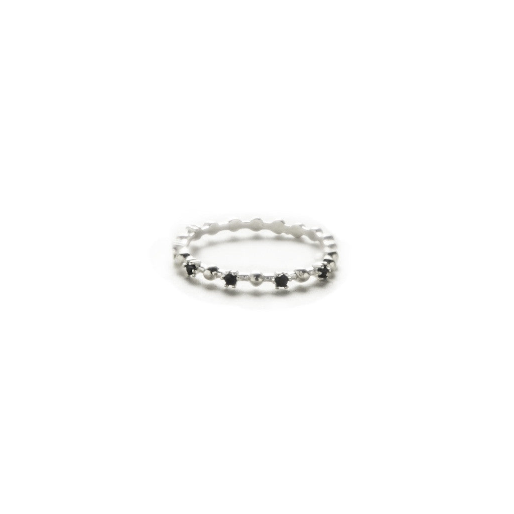 Alice Black Stone Ring - BE.ARUM
- 1