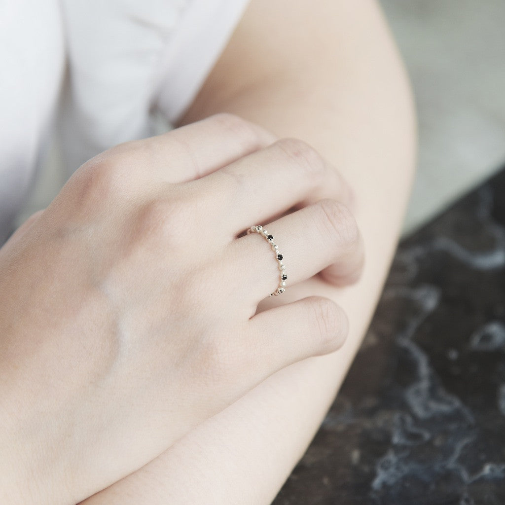 Alice Black Stone Ring - BE.ARUM
- 4