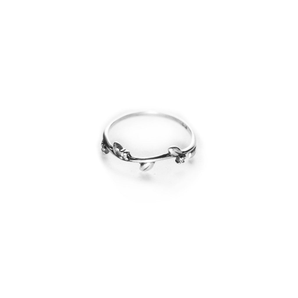 Delicate Branch Ring - BE.ARUM
- 1
