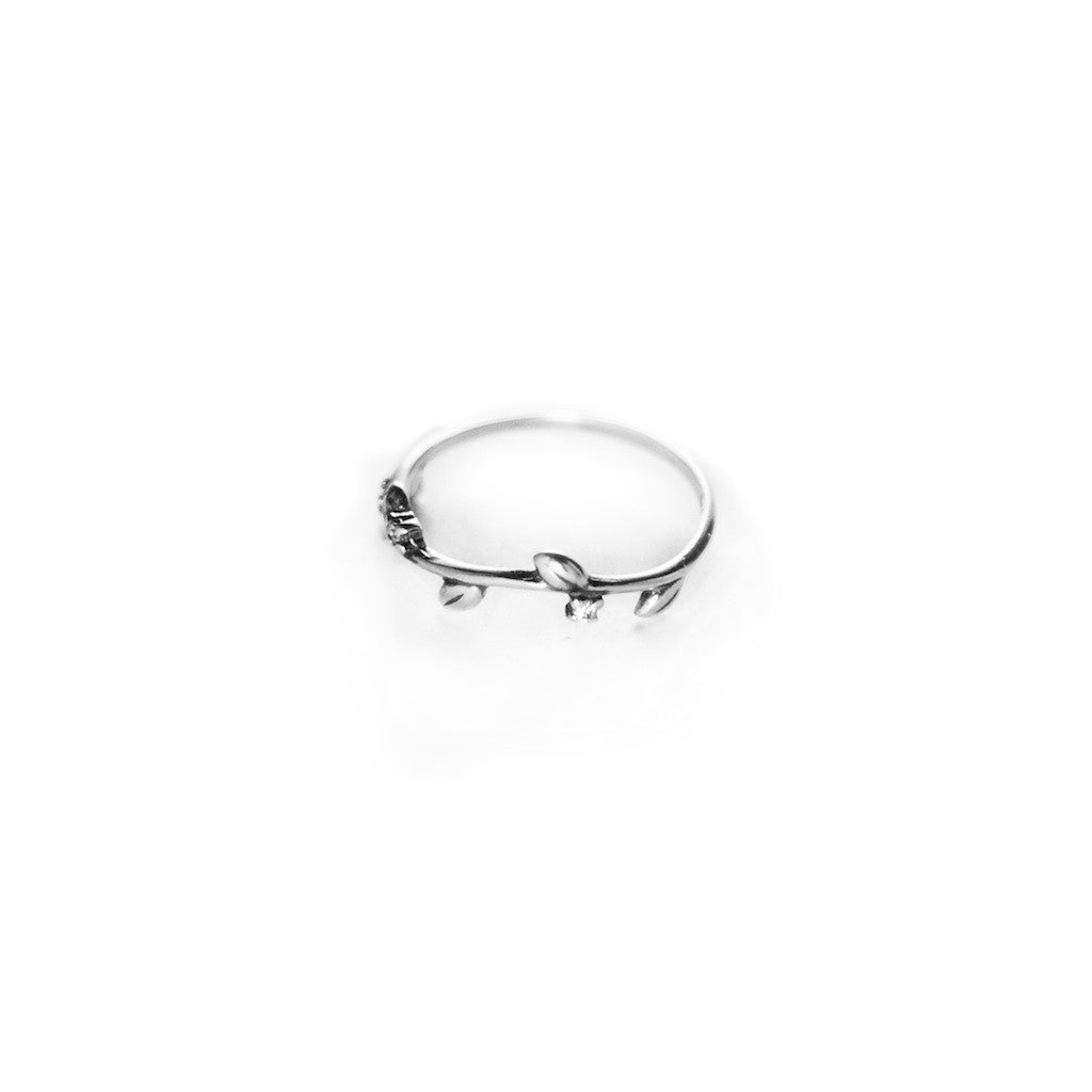 Delicate Branch Ring - BE.ARUM
- 2