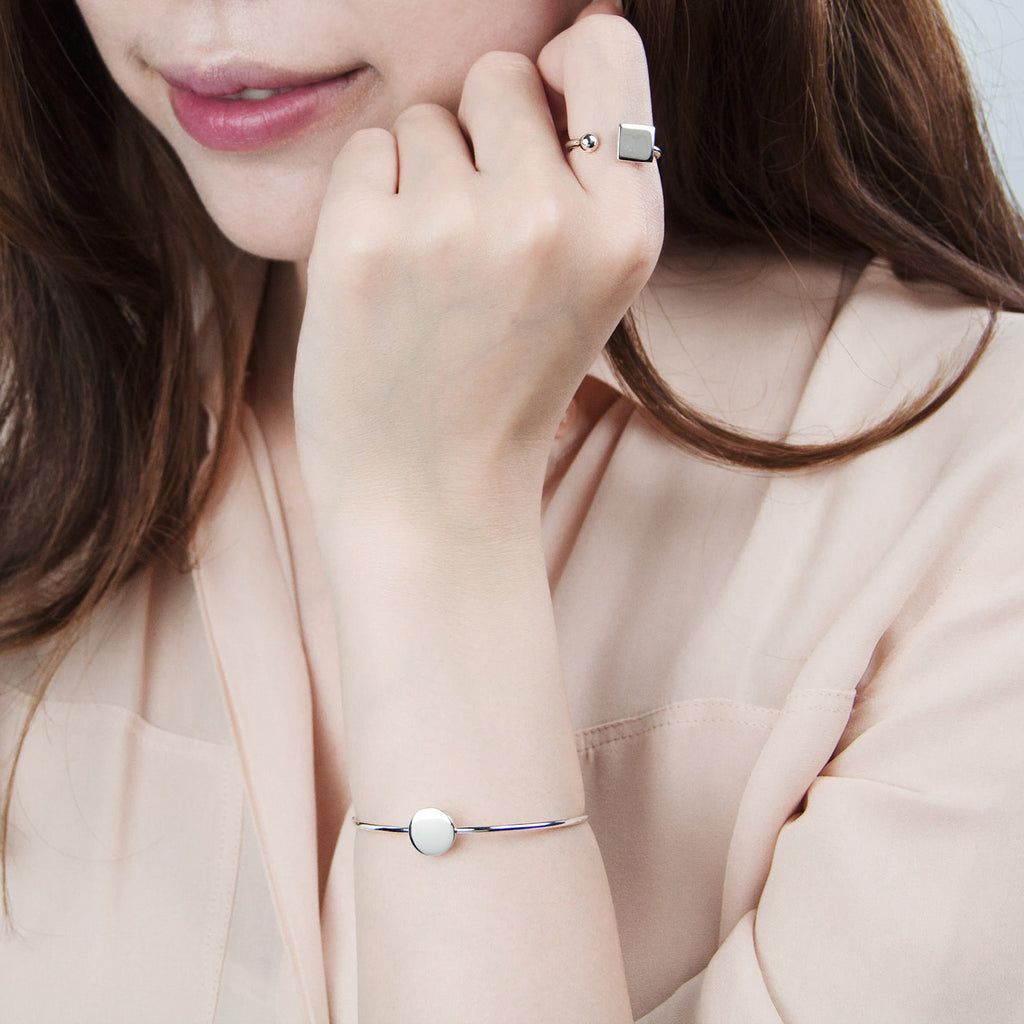Circle Bangle (Free Engraving) - BE.ARUM
- 2