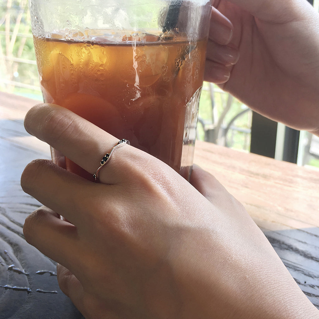 Three Wave Stone Ring - BE.ARUM
- 3